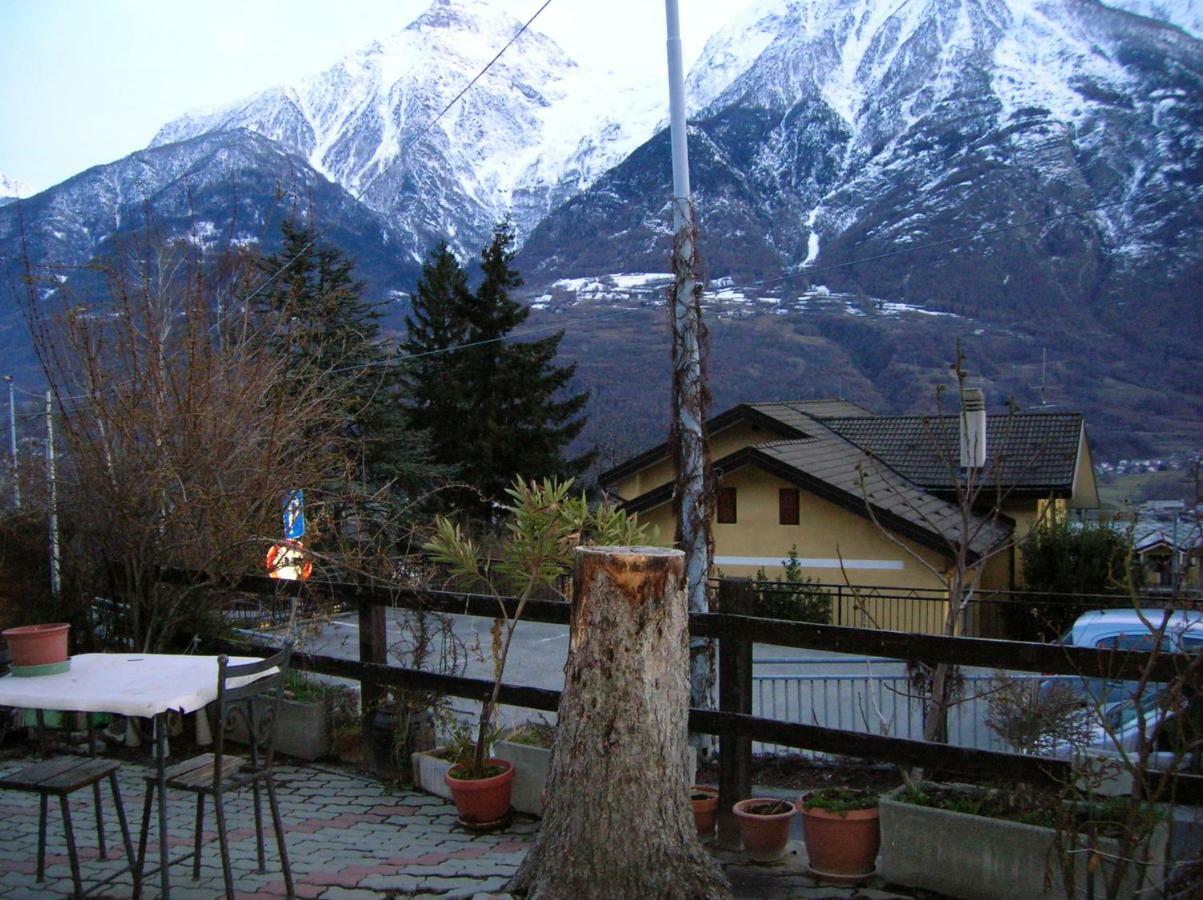 La Petite Maison Villa Aosta Exteriör bild